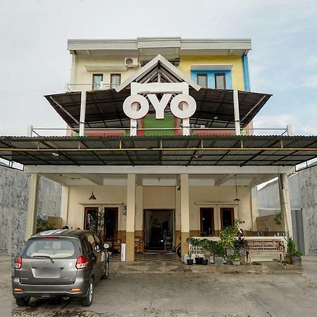Kartika Syariah Homestay By Stayku Surabaja Zewnętrze zdjęcie
