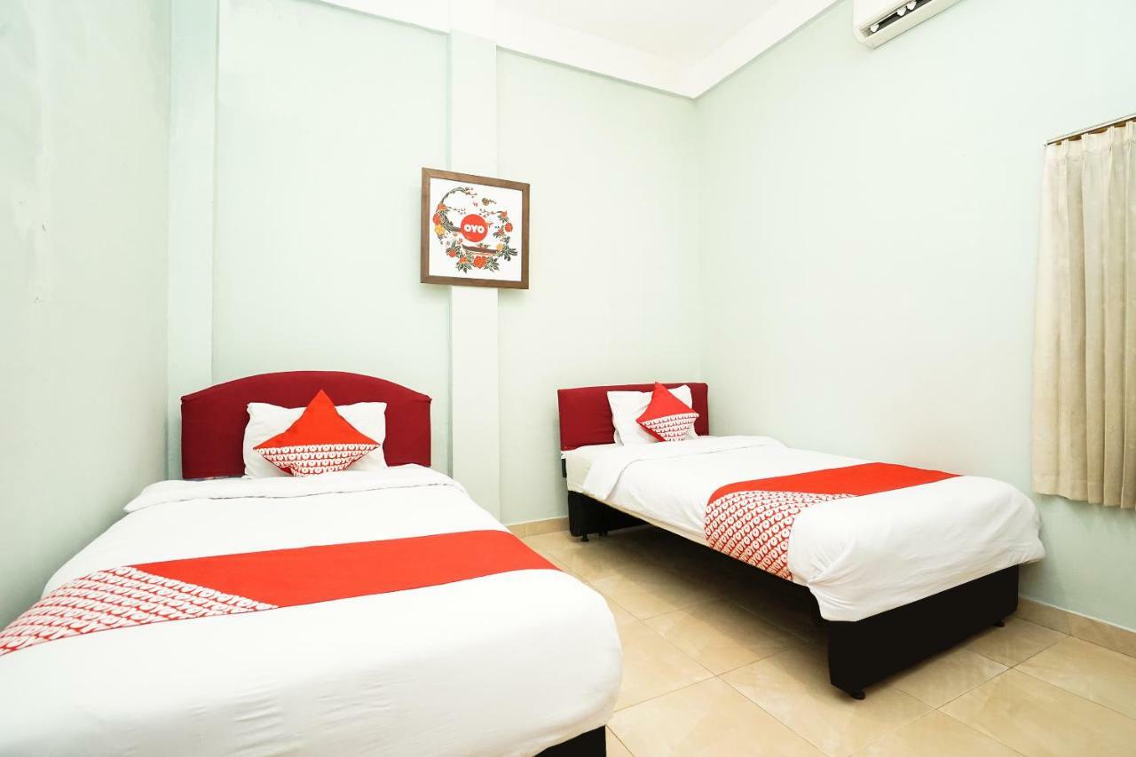 Kartika Syariah Homestay By Stayku Surabaja Zewnętrze zdjęcie