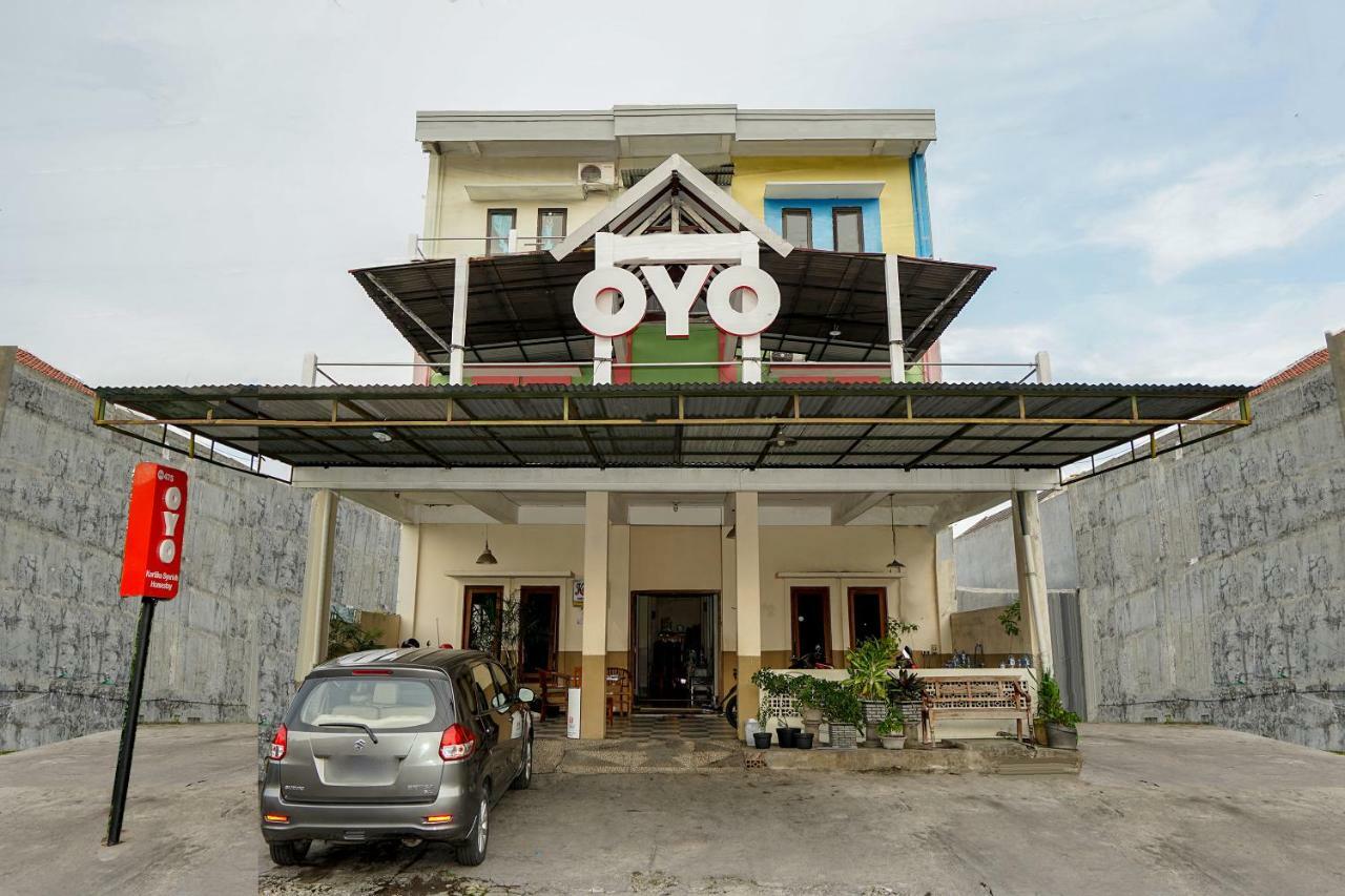 Kartika Syariah Homestay By Stayku Surabaja Zewnętrze zdjęcie